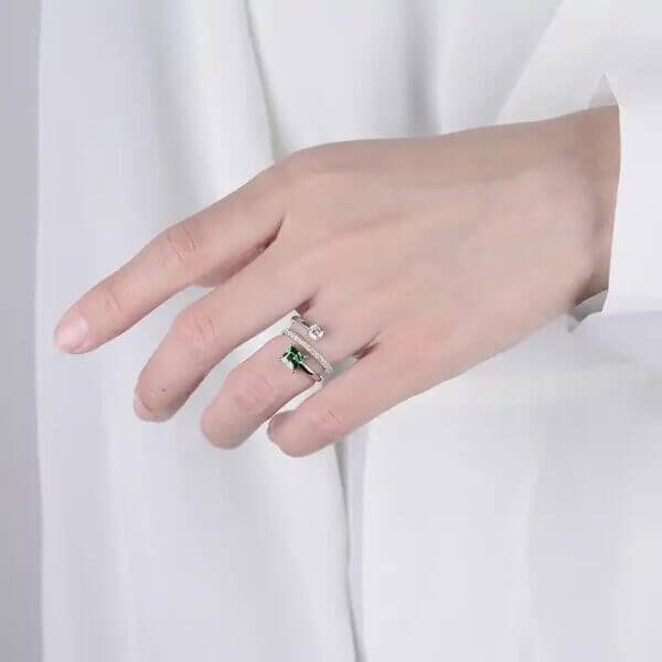 emerald stone ring